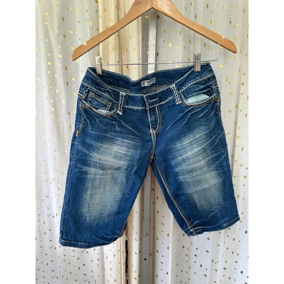 Soundgirl Juniors Distressed Factory Faded Flap Pockets Bermuda Denim Shorts 9 - Picture 2 of 5